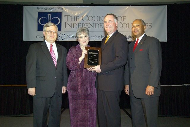 Tom and Joanne are presented a plaque by the Council of Independent Colleges.